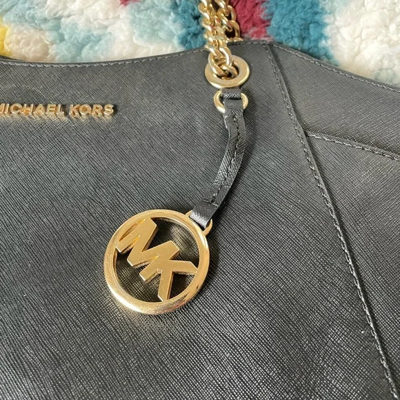 MICHAEL KORS Black with gold chain shoulder tote - Picture 2 of 11